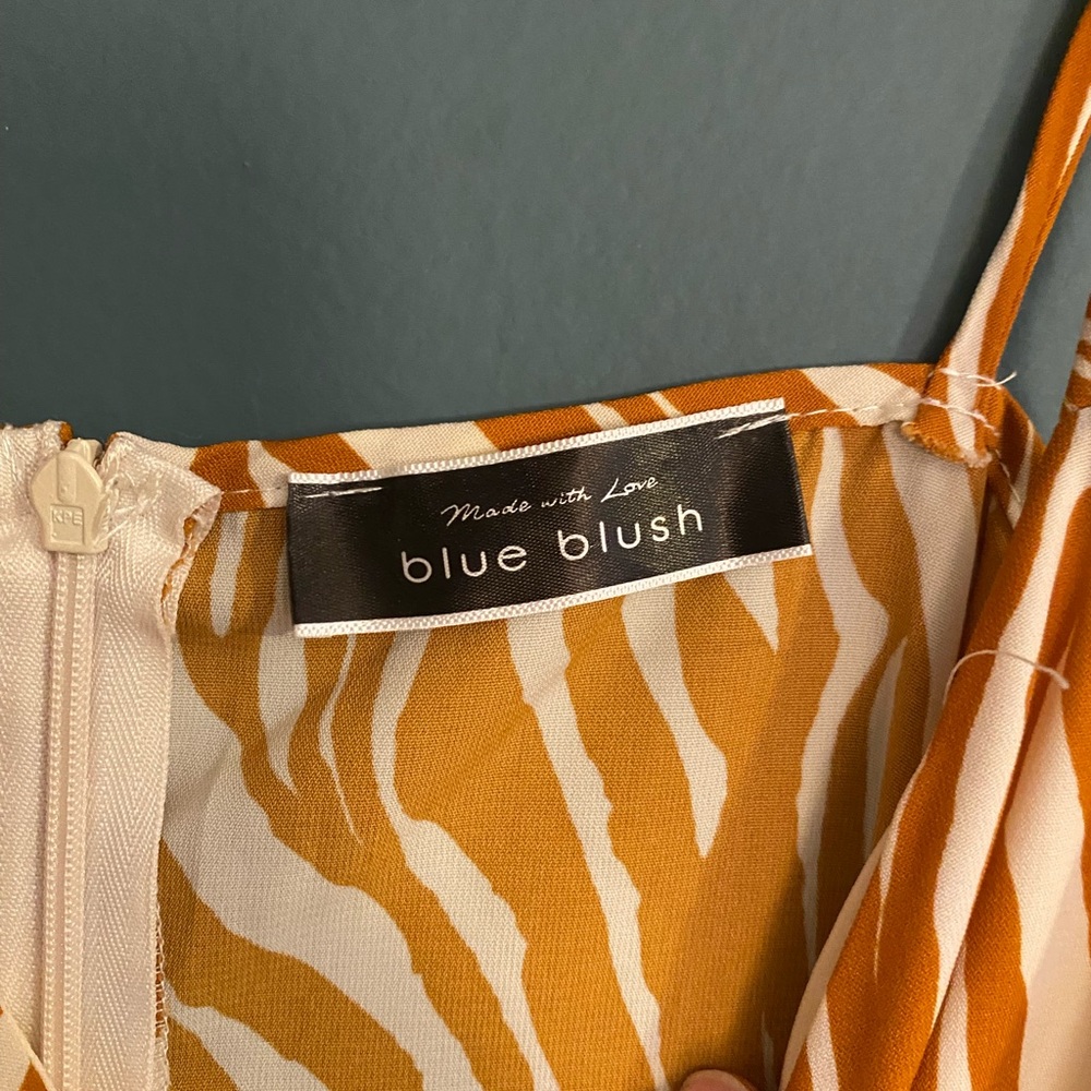 Blue blush size M zebra print midi dress